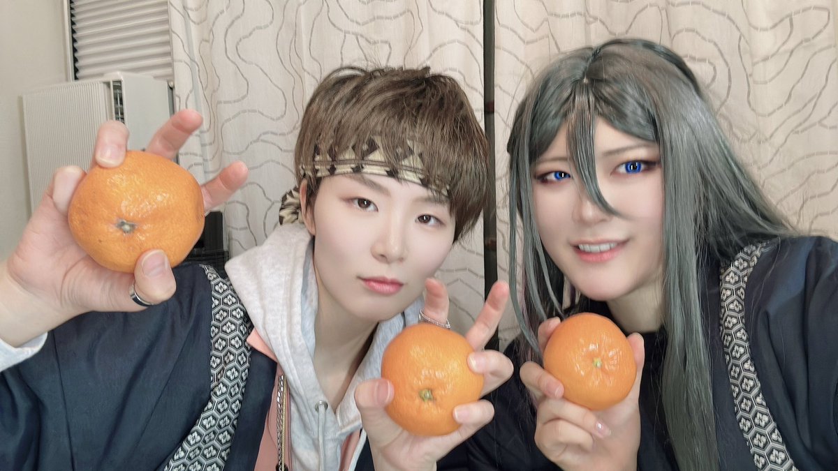 【Cosplay】
先日先生と冬ならではの行事をしたお写真を添えてご挨拶させていただきます
良いお年をお迎えください

📸: <a href="/Cruxdemi/">りょうこ</a>
💉: <a href="/ill_DOCyu/">ゆう@💉✢🐺</a>