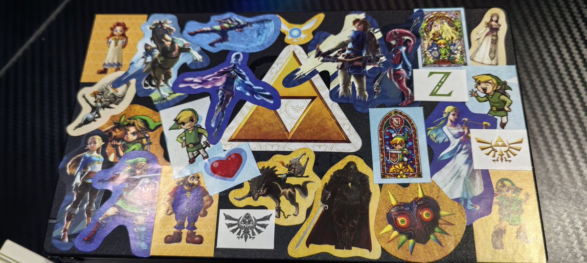 HarryVT_'s tweet image. Adorné el Dock de mi switch con muchos stickers de Zelda de un libro que me regalaron de cumpleaños(: feli