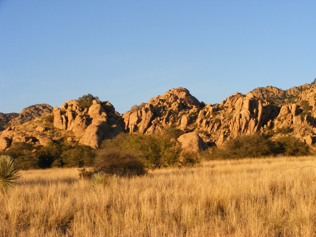 wildbluefronti1's tweet photo. Just outside of the isolated Dragoon Mountains on the alkali flats headed towards the town of Willcox Arizona, scores of folks over the decades have claimed to have heard a phantom train racing through the desert. A few have even said they witnessed it rolling by. https://t.co/kx5gy4yplf