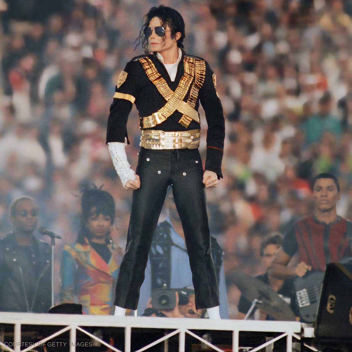 🎶 Top 50 Greatest Musicians of All Time

1.🇺🇸 Michael Jackson
2.🇺🇸 Elvis Presley
3.🇬🇧 The Beatles
4.🇺🇸 Bob Dylan
5.🇬🇧 Freddie Mercury
6.🇺🇸 Jimi Hendrix
7.🇺🇸 Stevie Wonder
8.🇺🇸 Frank Sinatra
9.🇬🇧 David Bowie
10.🇺🇸 Prince
11.🇺🇸 Madonna
12.🇺🇸 Aretha Franklin
13.🇺🇸 Ray Charles
14.🇬🇧