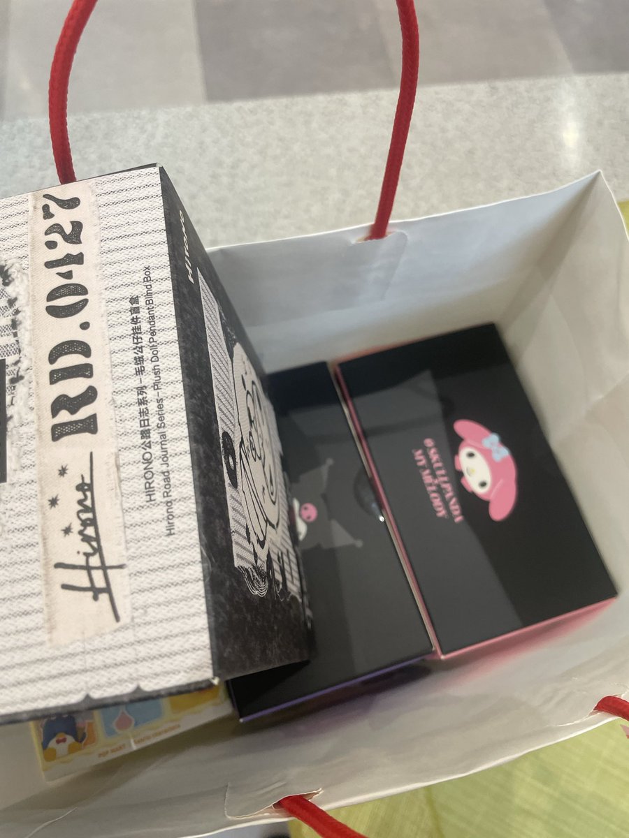 ヒロノのぬいペンも売ってた！
これはピースチャレンジ✌️
黒、グレー、シクレ狙い！