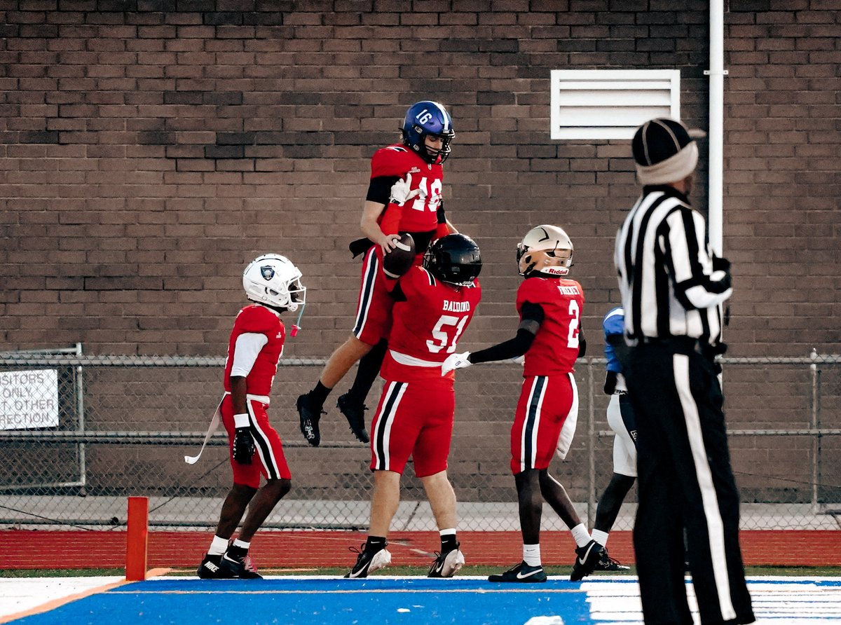 NHS0824's tweet image. @SleeperMedia thank you for these amazing photos from last night 42-27 victory …🔥

#TeamEmpowered 

@AlonzoDamon2 @CoachJBrawner @Yahunathan314 @kvng_tyrese24 

@NTHSports @ps_nation_ @baconnetworkllc @najehwilk 
@ArvonBacon @DStJohn27 @clwood23 
@DaryleLSmith @TrustGodProcess