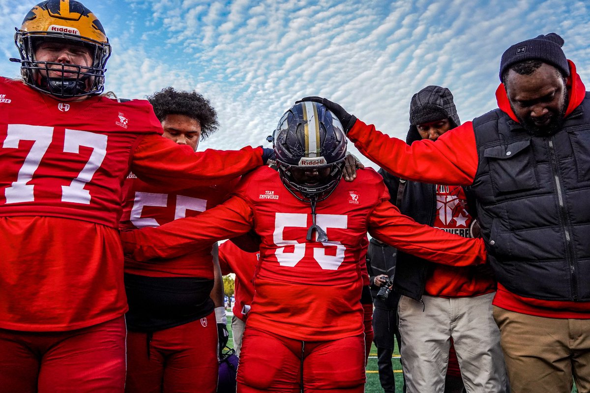 NHS0824's tweet image. @SleeperMedia thank you for these amazing photos from last night 42-27 victory …🔥

#TeamEmpowered 

@AlonzoDamon2 @CoachJBrawner @Yahunathan314 @kvng_tyrese24 

@NTHSports @ps_nation_ @baconnetworkllc @najehwilk 
@ArvonBacon @DStJohn27 @clwood23 
@DaryleLSmith @TrustGodProcess