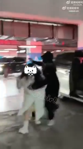 pannchoa's tweet image. Knets react to Chinese idol Ling Chao grabbing a sasaeng by her hair 
tinyurl.com/2thwcrhk