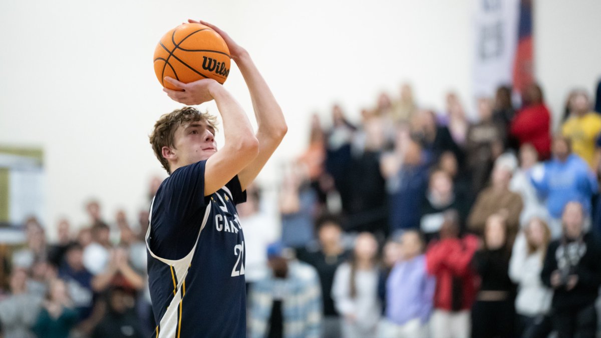 CarletonKnights's tweet image. .@carletonmbball completed a late comeback for 76-74 win at Buena Vista. Matt Drake (6-of-7 3FG) had 22 points, and Josh Engelberg put the Knights ahead with 0:23 remaining.
Recap: ow.ly/Hgb350XQwcT
#HailTheMaizeAndBlue
#d3hoops