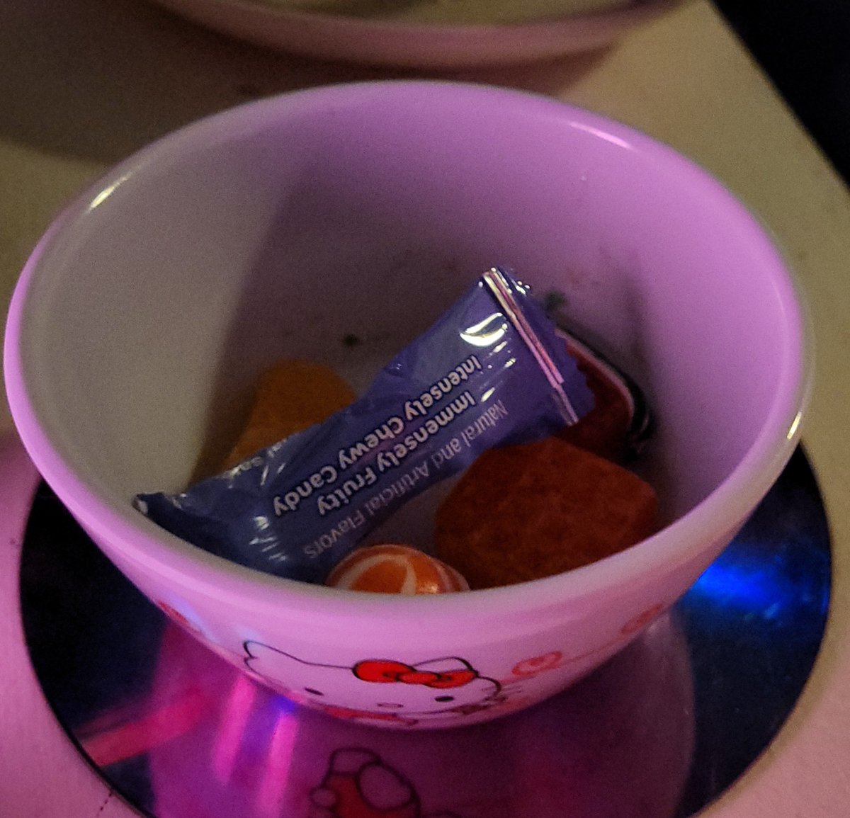 CANNIBAL_CHAN6's tweet photo. Candy cuz I'm fat n ugly w no self control ๐๐ #selfimploding https://t.co/DBTuhRU2Zi