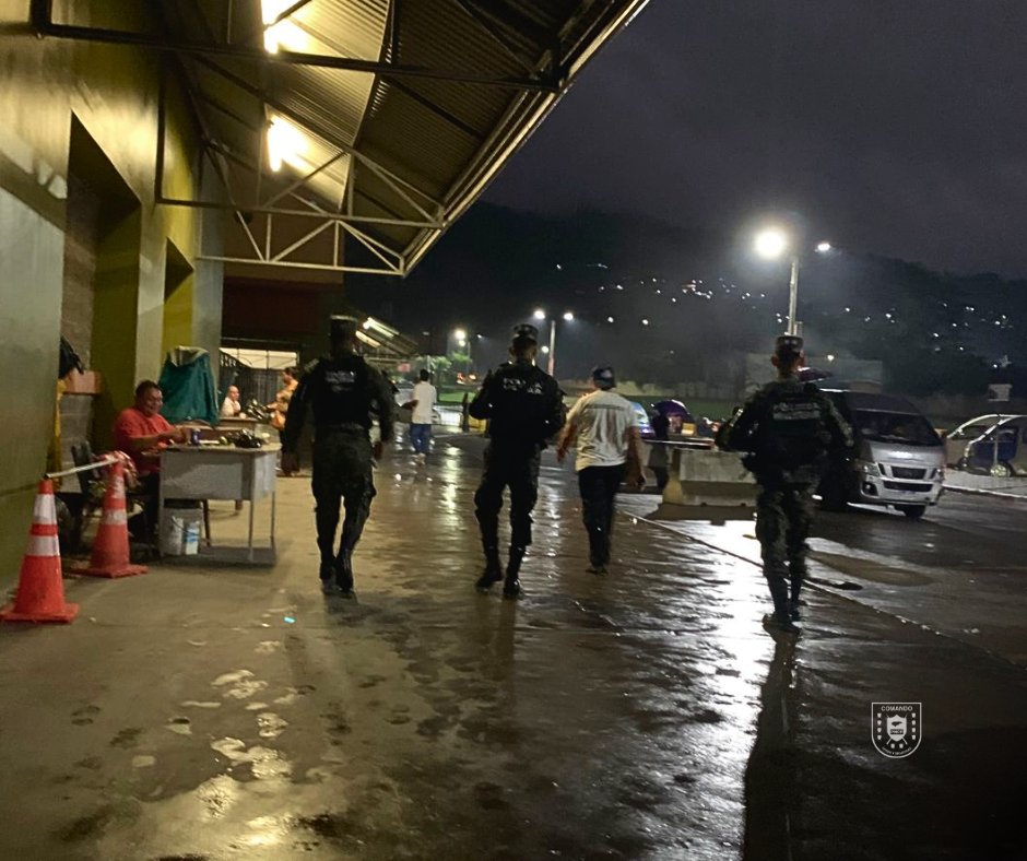 PMOPHN's tweet photo. #SoluciónContraElCrimen | Las @FFAAHN a través de la Policía Militar del Orden Público (#6BPMOP) se encuentran ejecutando operaciones de seguridad ciudadana en el sector de responsabilidad de la Gran Central Metropolitana de Buses, San Pedro Sula, Cortés, con el objetivo de prevenir actos delictivos y garantizar la paz y tranquilidad de la ciudadanía.