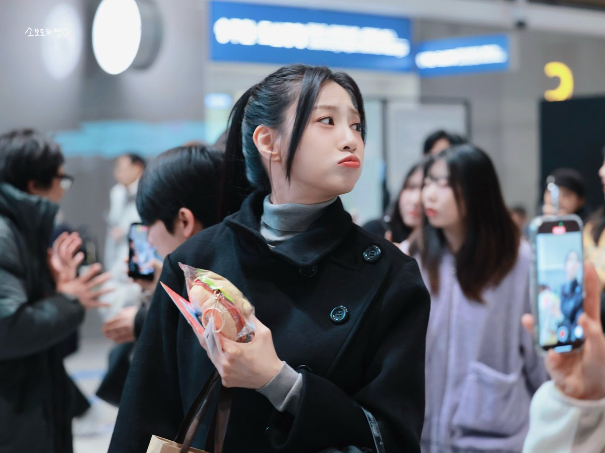 soborohabbang's tweet image. 251231 인천공항 출국 프리뷰

잘 다녀와! 🥹
내년에 보자😏
💛

#에이핑크 #오하영 #Apink #Hayoung