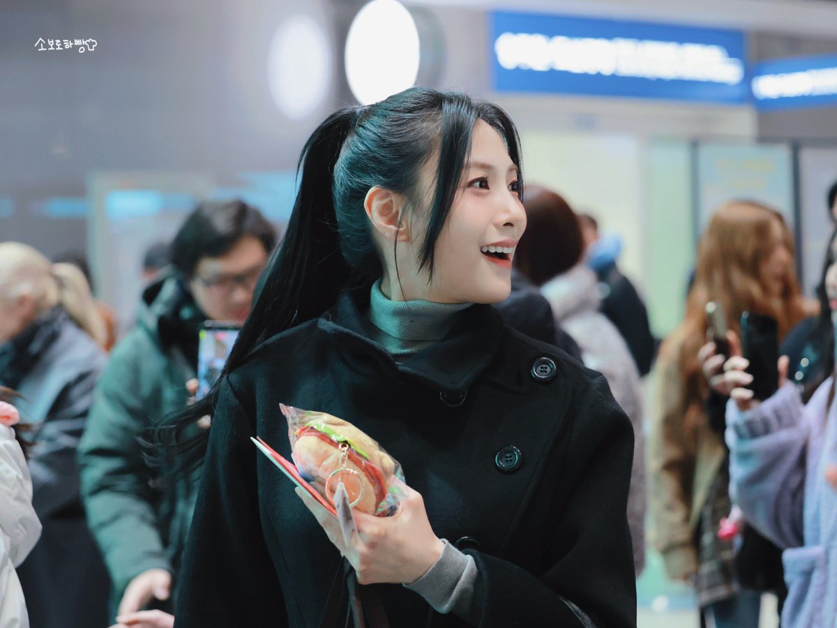 soborohabbang's tweet image. 251231 인천공항 출국 프리뷰

잘 다녀와! 🥹
내년에 보자😏
💛

#에이핑크 #오하영 #Apink #Hayoung