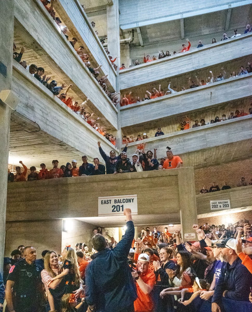 TheConnorPils's tweet image. I hope you all realize we just lived through an UNCONSCIOUS 2 years of Illini Football

🔶19 total wins
🔷 consecutive 9+ win seasons for 1st time in school history
🔶2 Bowl wins, both against SEC playoff hopefuls
🔷Swept the Hat (Northwestern)
🔶Swept the Cannon (Purdue)

ILL🔥