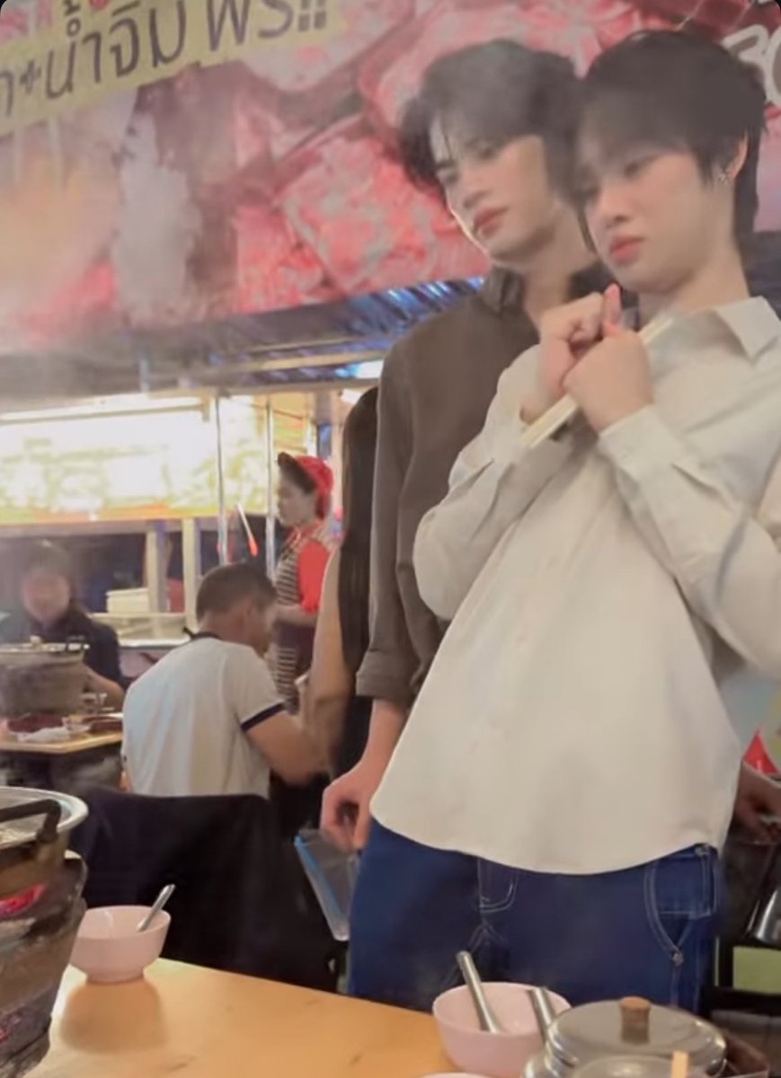 maxtiwnat's tweet photo. ป้าว่าป้าฟินมาก เป็นการกลัวหมูกระเด็นที่ฟินมาก เขินขนาดตัว กิ้ดดดดดดดดด 🥹🥰

#NorthOtto #นอร์ทอ๊อตโต้
#JaoNorth #ottoottoo https://t.co/xYCNt932tx