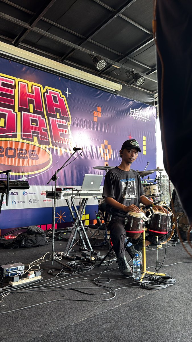 muktientut's tweet image. Tunait @ORKESpensilAlis at heha sky view with mike portnoy.