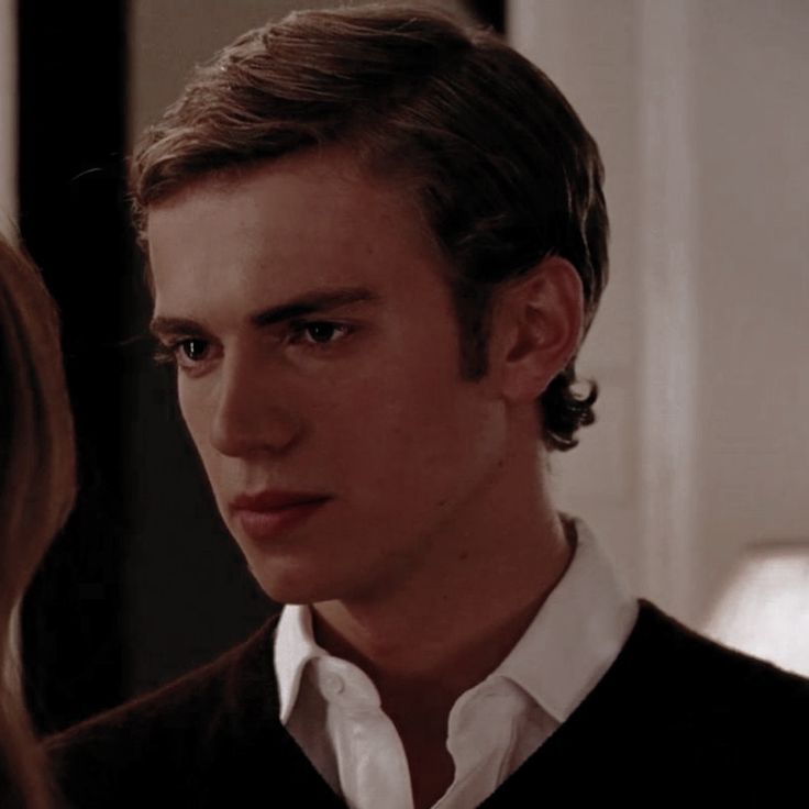 lumascut's tweet image. chapter four of 'when you least expect it' is out now!! 🎄🎁 ✨
🔗 archiveofourown.org/works/75303671

"Padmé looked at him for a moment, feeling her heart warm at the way Anakin cared about including her. Better yet, the way he insisted she be there with them.

With him."