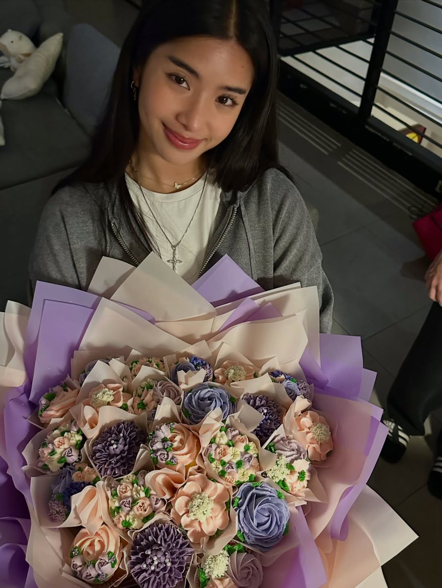 PhilippineStar's tweet image. HAPPY SOPHIA DAY! 💜💐

Godfrey Laforteza, father of KATSEYE’s Sophia Laforteza, shared heartwarming snaps from his daughter’s 23rd birthday celebration in the Philippines on Wednesday. 

“Happy 23rd birthday to my sweet Princess. We love you so much,” he wrote.

Sophia is