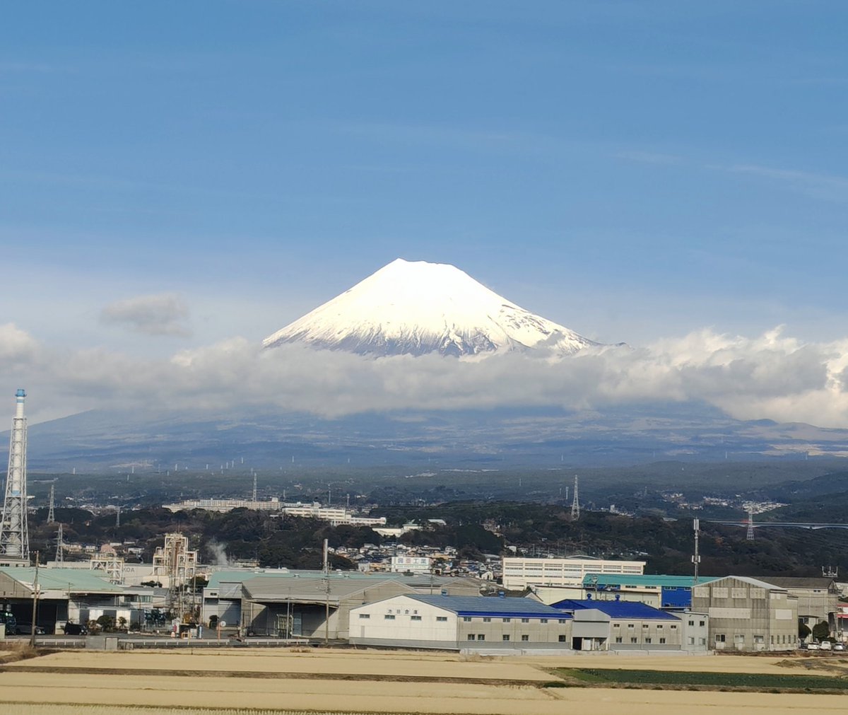 dreamer_74's tweet photo. こんな晴れた日にライブある？←
ポルノさん大晦日にこんな素敵な景色を見せてくれてありがとう😊 https://t.co/eZKt34NeEy