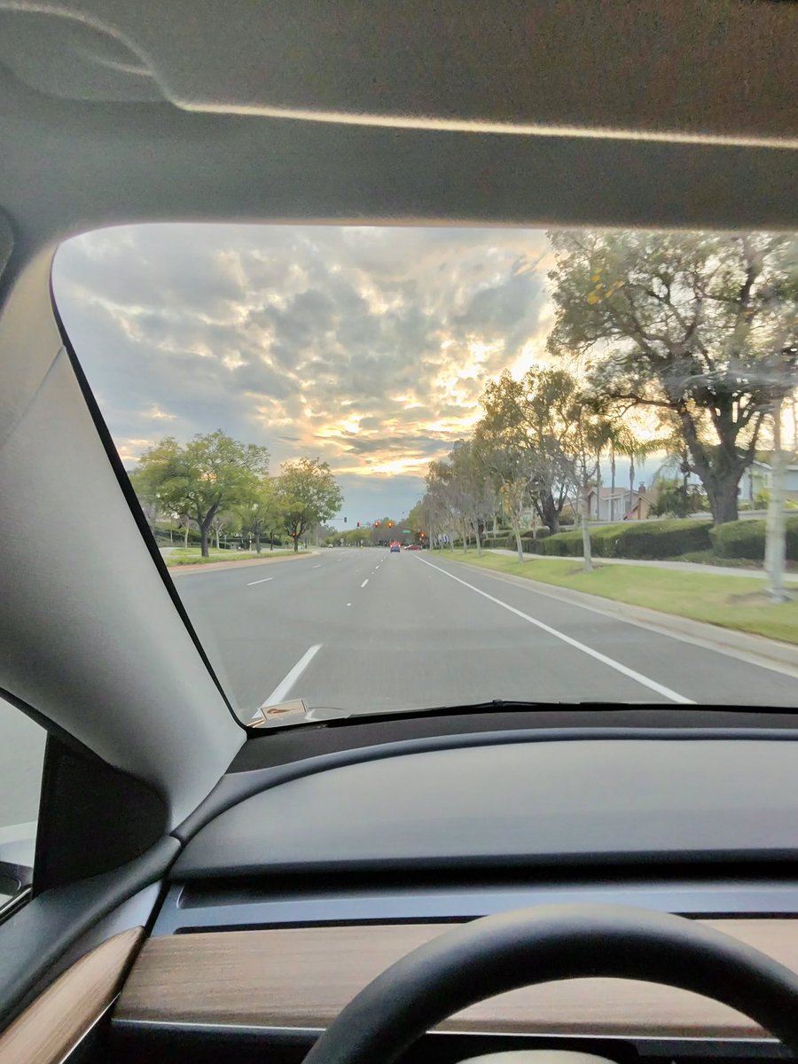 Enjoying and sharing tonight’s sunset. There’s a storm brewin’ for the countdown, so rainy skies tomorrow as we close out the year.

#WinTheDay