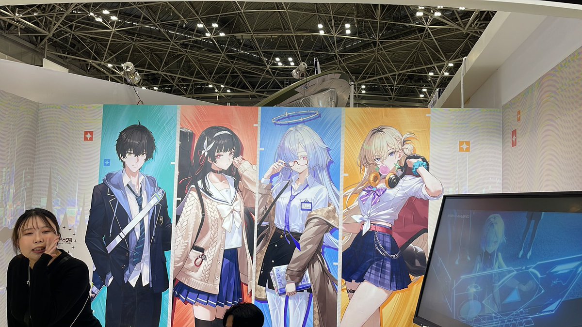 R_kun__0's tweet photo. コミケ初めて来た
鳴潮ブースめちゃくちゃ混んでる https://t.co/nm0aNuSgWS