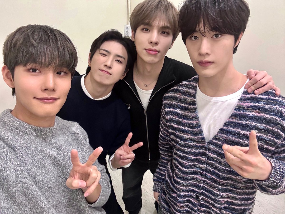 🌟𝓗𝓪𝓹𝓹𝔂 𝓝𝓮𝔀 𝓨𝓮𝓪𝓻🌟
새해 복 많이 받으세요💙

#CIX #씨아이엑스 #BX #승훈 #용희 #현석 #HappyNewYear #HappyNewYear2026