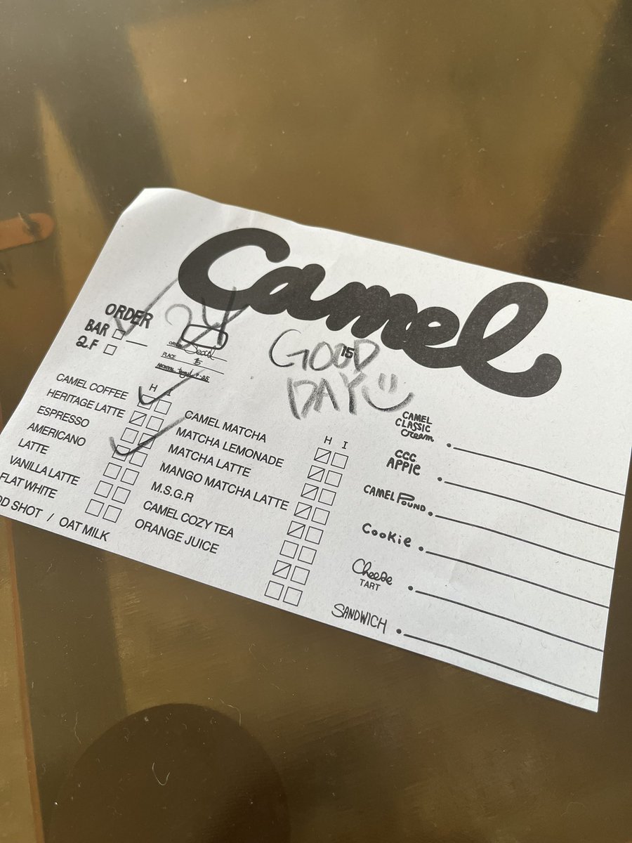 anarchy9786's tweet image. 힙스터 카페에 와봤다