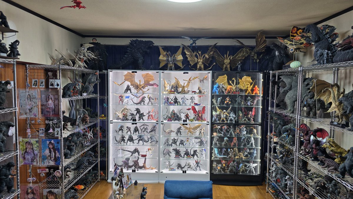 region444's tweet photo. とりあえずこれで今年の我が部屋は
最終形ということで😌

来年は超大物もいくつか来るし…
さてさてどうなるかw

#ゴジラ　#ガメラ https://t.co/1G6k1krhfb