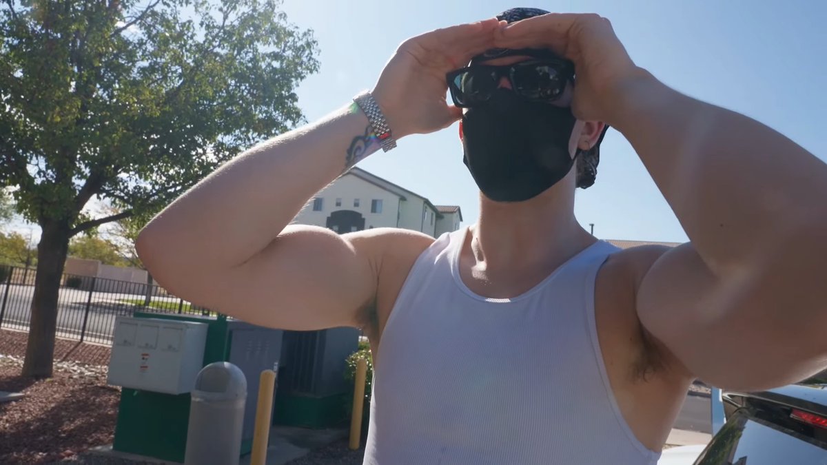 artemwinghater's tweet photo. that armpit smell make me #actdifferent https://t.co/7tVdvRgPB8