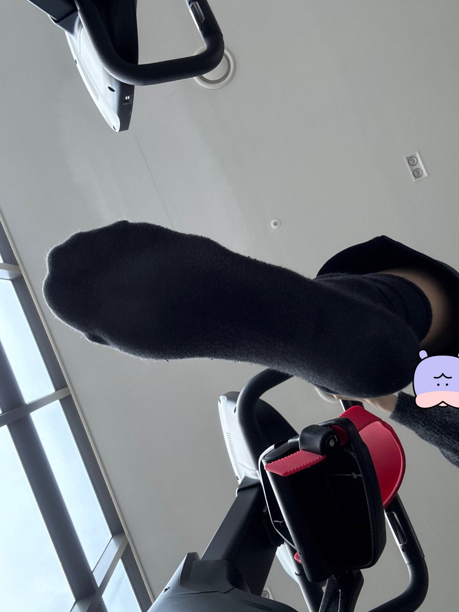 _sel_fd's tweet image. 냄새 별로 안나긴하는데
이 양말 10만원에 살 멜섭 오빠 쪽지쥬세용
서비스 영상들도 같이 보내줌요!!