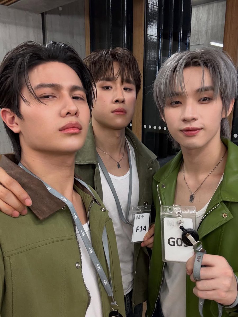 ท่านทรงงานจนวันสุดท้ายของปีจริง ๆ สมฐาหนุ่มวายคนแรก