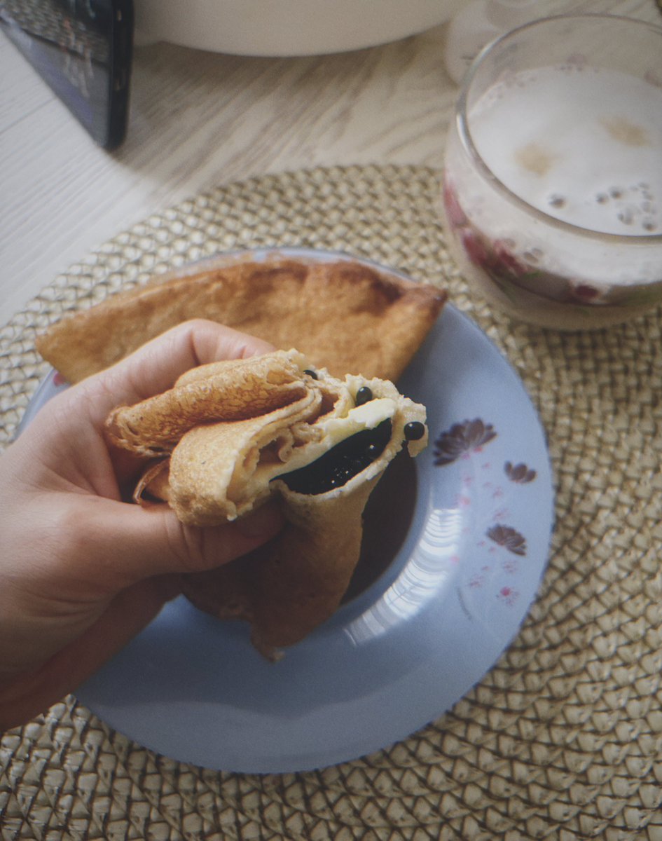 было принято стратегическое решение перескочить новый год и сразу начать праздновать масленицу