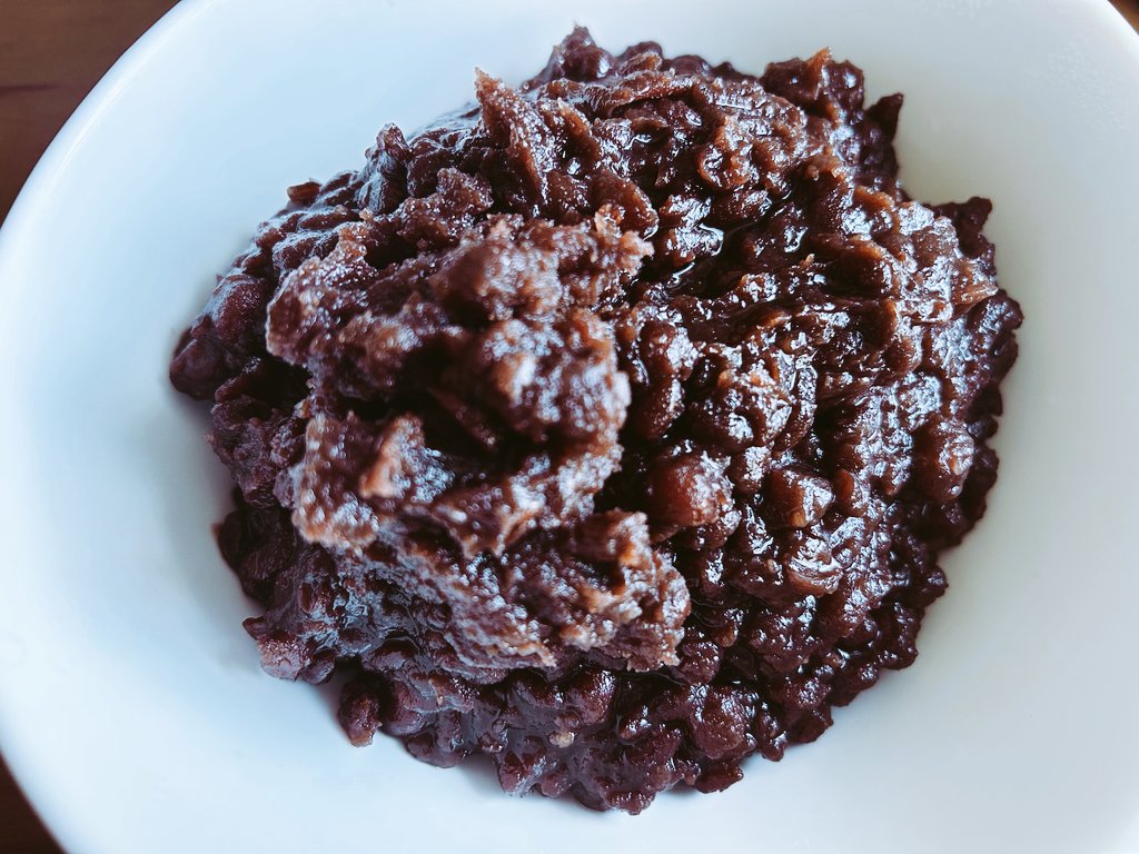 cyprus_tone's tweet photo. 昨日炊いたおしるこ用のあんこ
大納言で作ると味は格別
一晩おいたあんこは黒光りして
いて綺麗

さぁ、年越しそば作らないと
#あんこ
#大納言 https://t.co/ruQlTmCDsp