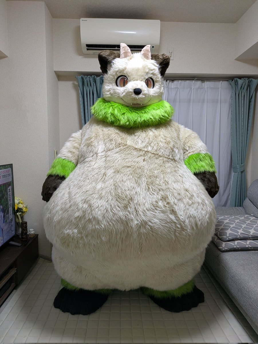 kabukoubou's tweet photo. 2025年もたくさん着ぐるみを作りました！！
特大着ぐるみ以外にもエアースーツなど色々挑戦したなぁと！
2026年も頑張って製作していきますので、引き続きよろしくお願いいたします⚡
(コミッションご依頼はDM、ウェブサイトから受け付けています。)
#2025年の作品 https://t.co/9751QYHBW9