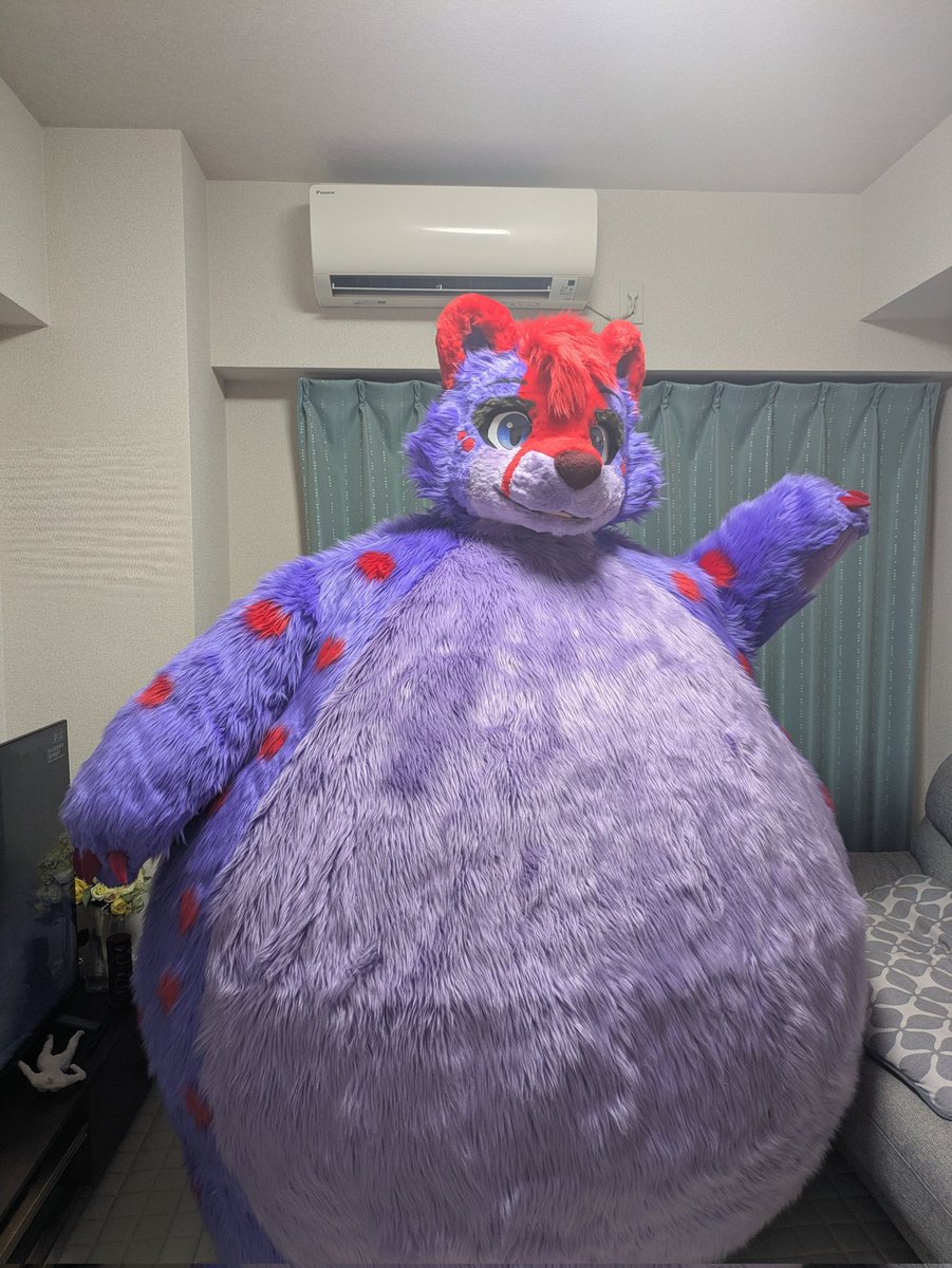 kabukoubou's tweet photo. 2025年もたくさん着ぐるみを作りました！！
特大着ぐるみ以外にもエアースーツなど色々挑戦したなぁと！
2026年も頑張って製作していきますので、引き続きよろしくお願いいたします⚡
(コミッションご依頼はDM、ウェブサイトから受け付けています。)
#2025年の作品 https://t.co/9751QYHBW9