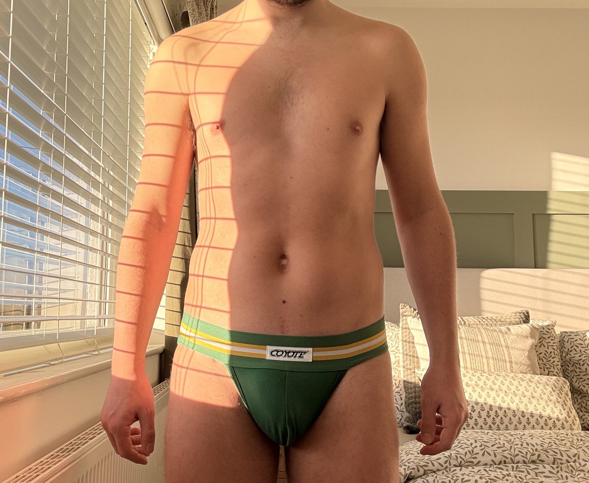 Who’s getting their hands on me 😉🍆