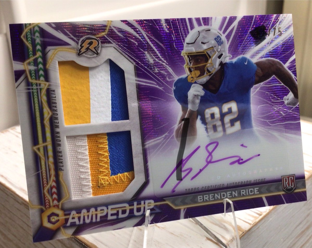 Let us celebrate USC choking away another game by giving away this cool Brenden  Rice RPA /75.
If you don’t like this card you don’t like any card 🤣
#GIVEAWAY #Chargers 
Repost  +  Like  +  Guess  the  #  to  enter