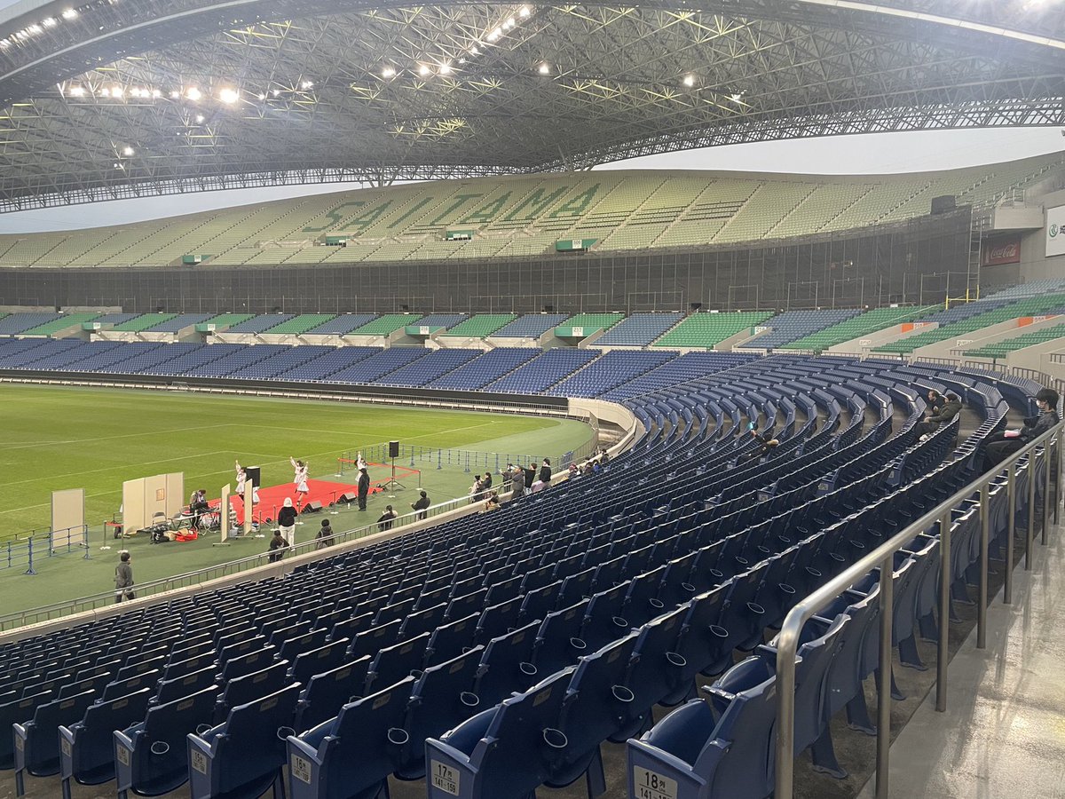 ats43's tweet image. 埼玉スタジアムの地下アイドルイベント、めちゃくちゃ面白そうだな。。場所の無駄遣いこんなことある？？