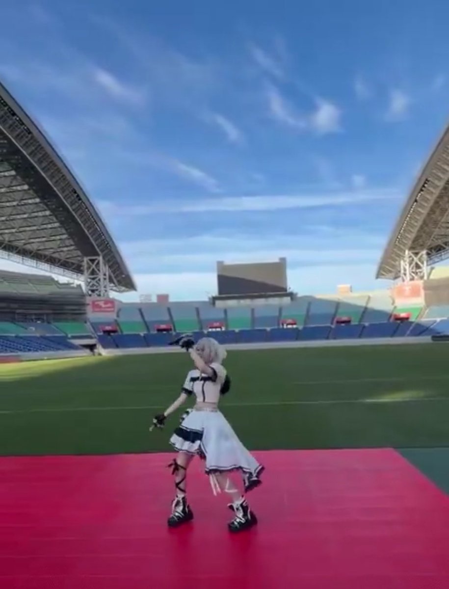 ats43's tweet image. 埼玉スタジアムの地下アイドルイベント、めちゃくちゃ面白そうだな。。場所の無駄遣いこんなことある？？