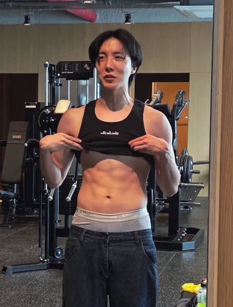 พี่เจย์เล่นกับใจสาวๆมาก หุ่นโครตคลีนㅠㅠㅠㅠㅠㅠㅠㅠㅠ