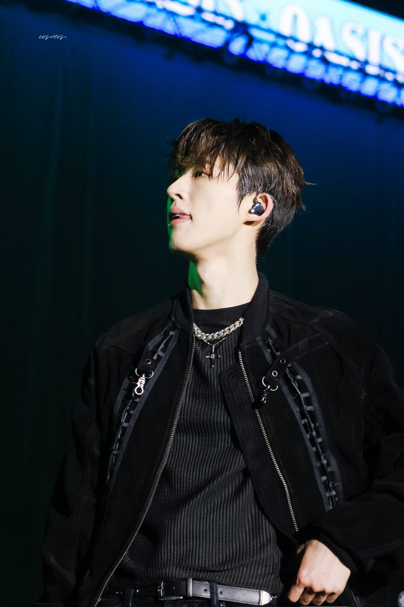 uareemycosmos's tweet photo. 251228 The Cry
˚🎧♡ ❄️⋆｡˚ᯓ𓇼
#BI #김한빈 @shxx131bi131
#비아이 #HANBIN #kimhanbin https://t.co/6eqK7hYiij