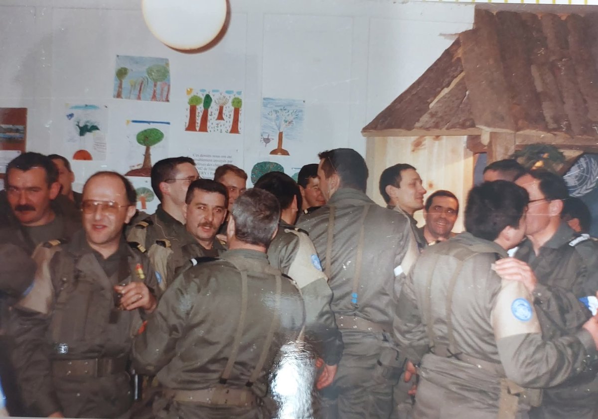 J2PDEF's tweet image. C'était dans la nuit du 31 décembre 1993 au 1er janvier 1994 lors du 3ème mandat du bataillon du génie BATGEN3 ou BGBH3 à Kakanj en Bosnie-Herzégovine au sein de la #FORPRONU

Et nous avions déjà des dessins d'enfants @SolidariteDef