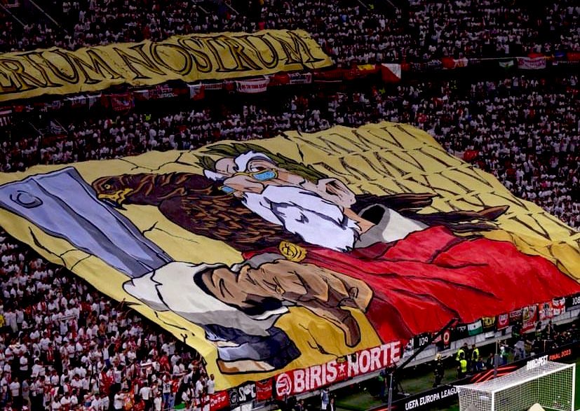 Con, para nosotros, el mejor tifo por momento, curro y significado, nos despedimos del 'Abuelo de Nervión'. 

Nos acompañaste en miles de noches de alegría y pasión sevillista. Tu legado está bien cubierto. 

Nos volveremos a ver ❤️🤍