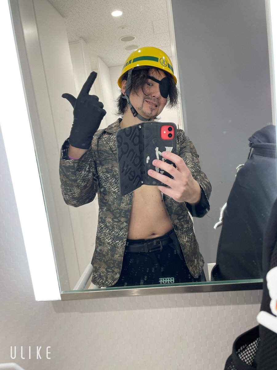 だいちゃんから誕プレで真島建設のヘルメットを頂き、せっかくなので冬コミ参加2025に参加！
用意していたコスプレズボンは試し履きしたら鮮烈に破けてしまったのでラテンパンツで代用というなめたクオリティでしたが、温かい反応がいただけて良かったです
2025もこれにて悔いなし！
#C107_cos