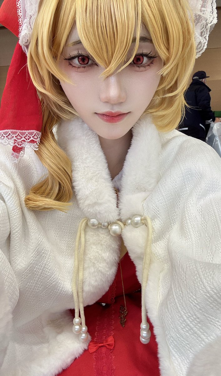 皆さんコミケお疲れ様でした！
くまの人形と白のポンチョ着て翼ぶっ壊れたフランちゃんで屋上と庭園にいました！
沢山の方と交流出来たのとイベントで今までにないくらいお写真撮ってもらってたなって感じましたっ
めちゃめちゃ褒めてもらい自己肯定感爆アゲです
 #C107_cos