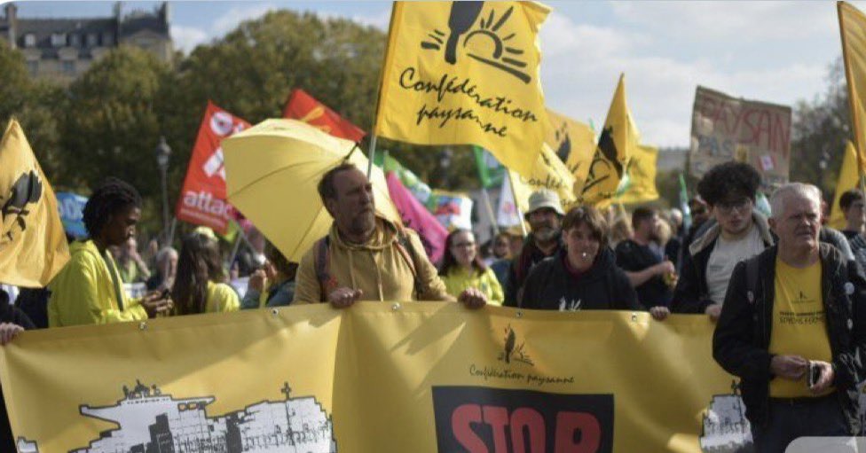 Resistance_SM's tweet image. 🚨🇫🇷😱🧑‍🌾🚜🌾🐄💉Pendant que nos agriculteurs se battent pour leur survie Emmanuel Macron reçoit, en cachette, Joesley Batista, plus grand exportateur brésilien et plus grand bénéficiaire du Mercosur. Les médias français n'ont pas un mot sur cette réunion...

Au moment où une…