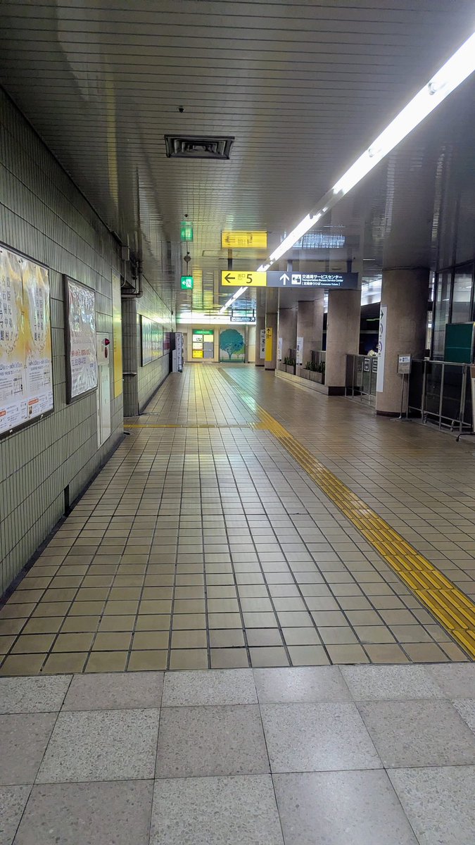 さすがに今日のこの時間になると地下鉄も人が少ないね