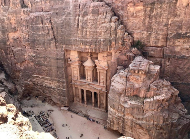 البترا تسجل أعلى عدد زوار يومي منذ 2023 