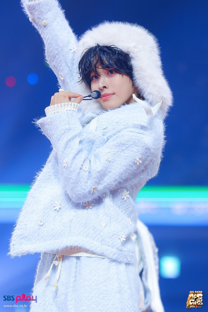 getmyrikuri's tweet image. 251225 가요대전 현장포토 #리쿠