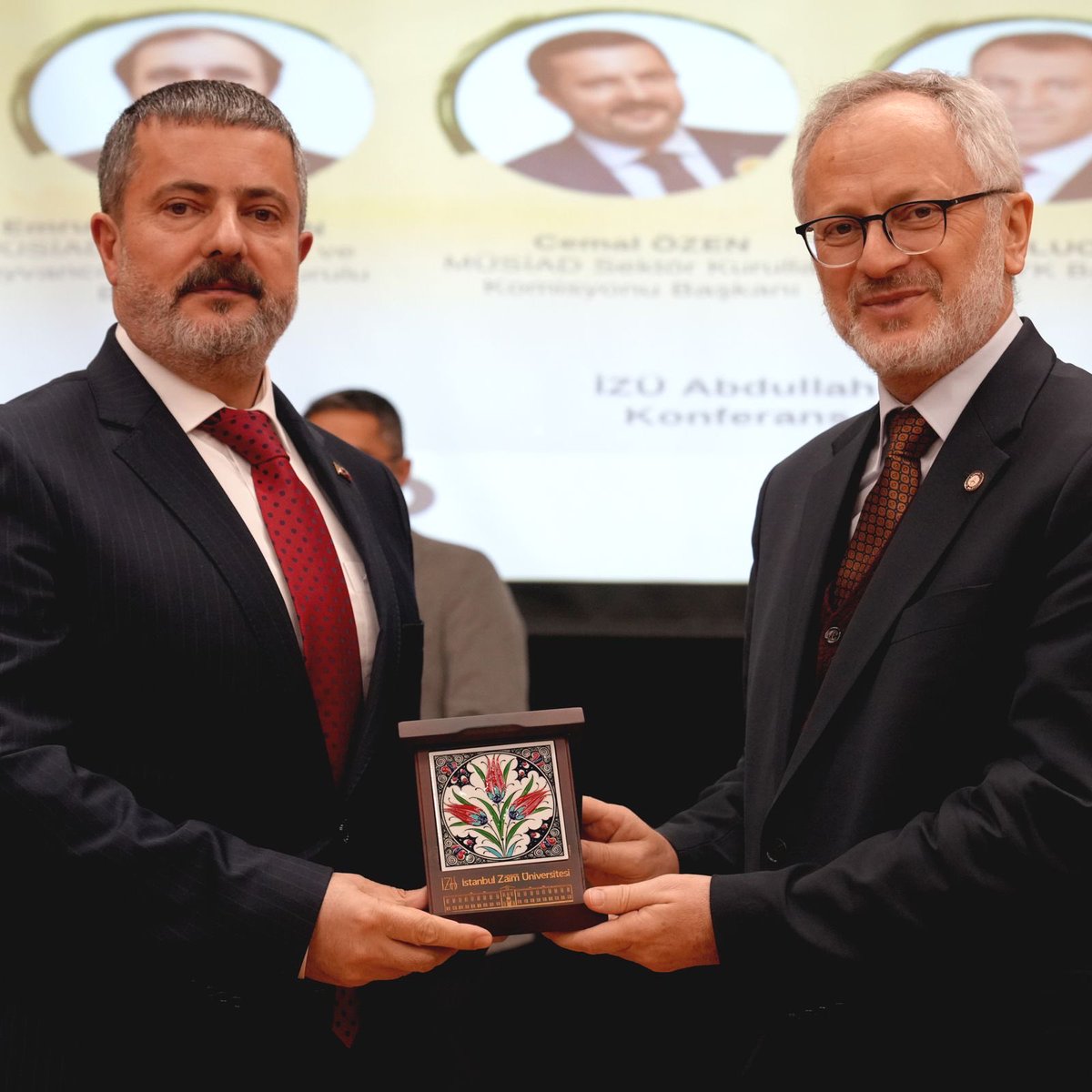 cemalozen's tweet photo. İstanbul Sabahattin Zaim Üniversitesi’nde (@zaimuniv )düzenlenen “Gençlerle Sektörel Paylaşım Toplantısı” kapsamında;
@MUSIAD Tarım, Gıda ve Hayvancılık Sektör Kurulu Başkanımız @EmrullahGokhan
sektör kurulu üyelerimiz Sait Uluçay ve Muharrem Kaan ile birlikte gençlerimizle bir araya gelmekten büyük memnuniyet duydum.

Programda;
Tarımın, Gıdanın ve Hayvancılığın geleceğini,stratejik önemini 
“”tarımın geçmişten gelen bir miras değil, geleceğe bırakılacak bir emanet””
olduğunu anlatarak aynı zamanda deneyimlerimizi, gelecek vizyonumuzu gençlerimizle paylaştık.

Nazik ev sahiplikleri için
İZÜ Rektör Yardımcısı Prof. Dr. İlhan Küçük,
Gıda ve Tarım UAM Müdürü Prof. Dr. İbrahim Gülseren,
programın koordinasyonunu sağlayan Bilal Çakır hocamıza 
tüm akademisyenlerimize ve öğrencilerimize gönülden teşekkür ediyorum.
