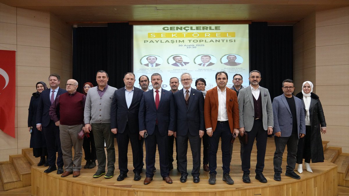 cemalozen's tweet photo. İstanbul Sabahattin Zaim Üniversitesi’nde (@zaimuniv )düzenlenen “Gençlerle Sektörel Paylaşım Toplantısı” kapsamında;
@MUSIAD Tarım, Gıda ve Hayvancılık Sektör Kurulu Başkanımız @EmrullahGokhan
sektör kurulu üyelerimiz Sait Uluçay ve Muharrem Kaan ile birlikte gençlerimizle bir araya gelmekten büyük memnuniyet duydum.

Programda;
Tarımın, Gıdanın ve Hayvancılığın geleceğini,stratejik önemini 
“”tarımın geçmişten gelen bir miras değil, geleceğe bırakılacak bir emanet””
olduğunu anlatarak aynı zamanda deneyimlerimizi, gelecek vizyonumuzu gençlerimizle paylaştık.

Nazik ev sahiplikleri için
İZÜ Rektör Yardımcısı Prof. Dr. İlhan Küçük,
Gıda ve Tarım UAM Müdürü Prof. Dr. İbrahim Gülseren,
programın koordinasyonunu sağlayan Bilal Çakır hocamıza 
tüm akademisyenlerimize ve öğrencilerimize gönülden teşekkür ediyorum.