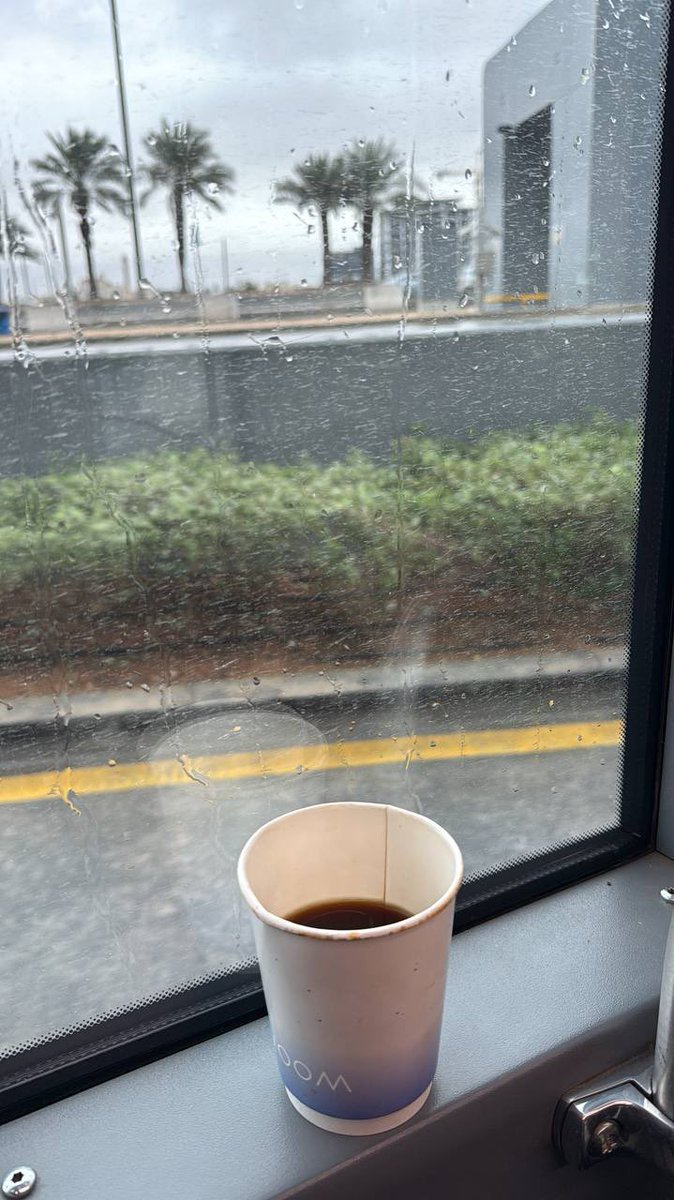 ModaSulmi's tweet image. لحظة تأمل ...

الحمد لله، يمكن حياتي مو صاخبة…
لكنها ممتلئة

ممتلئة بتجارب علّمتني أكثر مما أظهرت
وبقرارات اتخذتها بهدوء، لكن غيّرتني بعمق
وبمساحات اخترت فيها نفسي، بدل ما أشرح نفسي