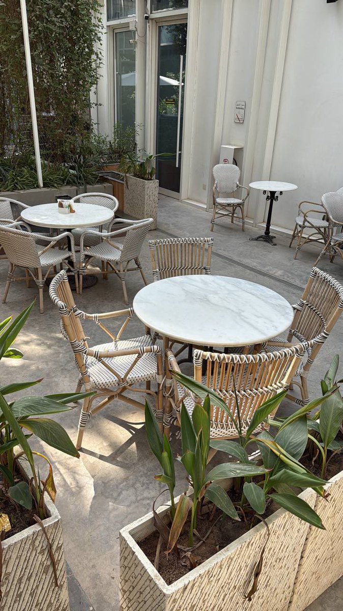 ModaSulmi's tweet image. لحظة تأمل ...

الحمد لله، يمكن حياتي مو صاخبة…
لكنها ممتلئة

ممتلئة بتجارب علّمتني أكثر مما أظهرت
وبقرارات اتخذتها بهدوء، لكن غيّرتني بعمق
وبمساحات اخترت فيها نفسي، بدل ما أشرح نفسي