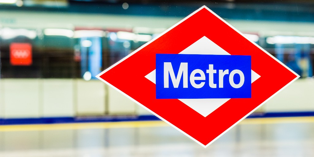 🔊 RECUERDA: el horario de servicio de Metro se modifica los días 31 de diciembre y 1 de enero.

⏱️ Hoy, en Nochevieja, la estación de Sol permanecerá cerrada desde las 18:00 horas y hasta la finalización del servicio.

⏱️ Mañana, día de Año Nuevo, el servicio comenzará a las